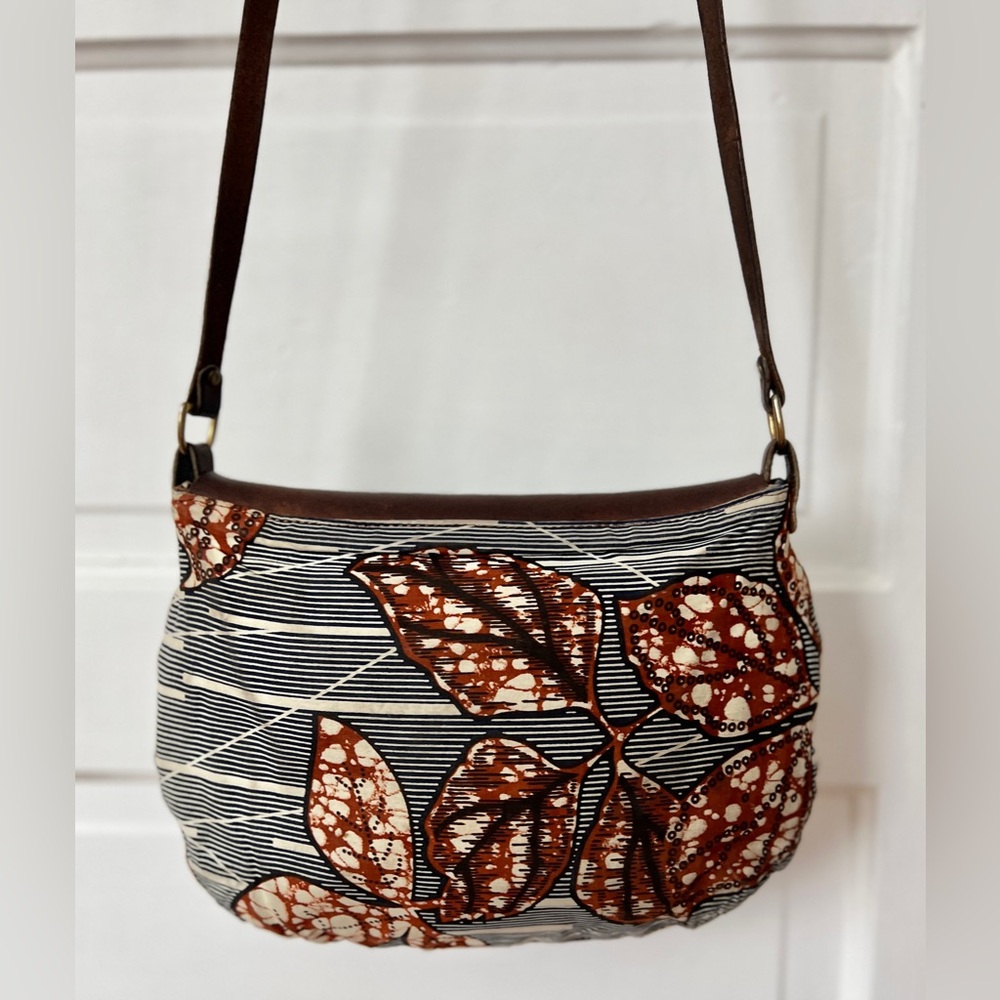 Shelter Taplin Purse - Picture 7 of 8